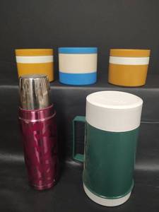 lot 512 image: Retro Thermos and Aladdin Collection