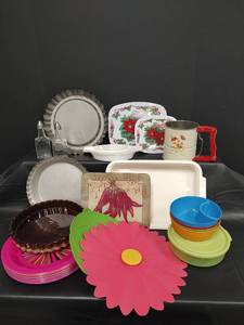 lot 514 image: Assorted Kitchen Collection with Microwave Safe Plates, Hot Plates, Bowl Covers and more