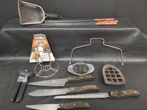 lot 517 image: Mixed Kitchen Collectibles & Utensils Lot