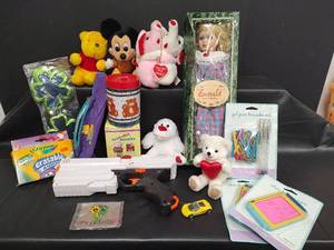 lot 521 image: Childrens Toy Collection Lot