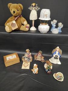 lot 522 image: Collectible Boyds Bears, Precious Moments and More