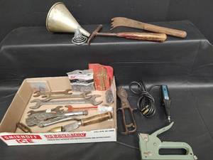 lot 536 image: Mixed Vintage Tool Collection with Electric Marker