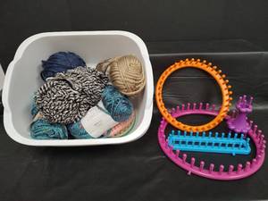 lot 548 image: Knitting Loom Set with Assorted Yarn