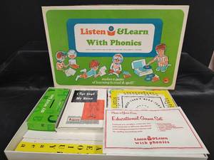 lot 551 image: Listen & Learn with Phonics Educational Game Set