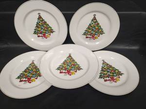 lot 560 image: Christmas Tree Holiday China Dinner Plates, Qty 5