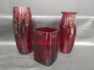 lot 563 image: Ruby Red Glass Vase Collection