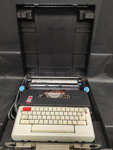 lot 575 image: Vintage Olivetti Lettera 36 Electronic Typewriter in Original Case