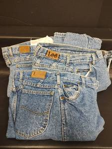 lot 581 image: Womens Classic 5 Pocket Lee Denim Jeans, 14 Medium, Three Pair