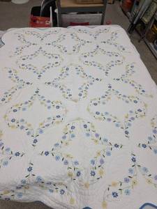 lot 594 image: Twin Size Embroidered Floral Bedspread