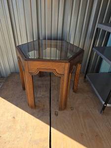 lot 813 image: Mid-Century Hexagonal Glass Top Side Table