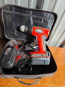 lot 815 image: Black & Decker 18V Cordless Drill with Case & Charger