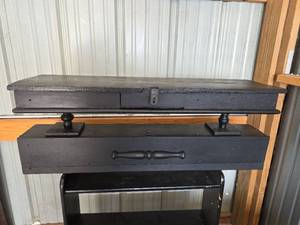 lot 818 image: Hanging Gun Storage Cabinet - Lockable