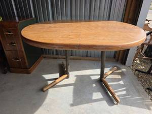 lot 819 image: Mid-Century Oval Dining Table with Pedestal Bases and 12Leaf