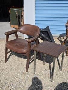 lot 823 image: Mid-Century Captains Chair with Side Table
