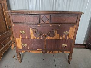 lot 829 image: Antique Dresser with Mirror