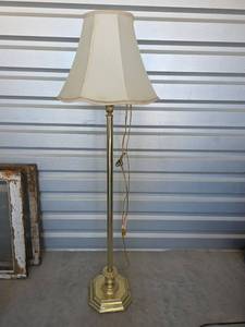 lot 839 image: Traditional Brass Floor Lamp with Cream Shade