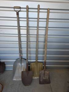 lot 844 image: 4 Assorted Shovels