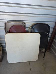 lot 846 image: Mid-Century Metal Folding Table with 6 Assorted Chairs