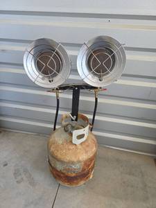 lot 847 image: Harbor Freight Dual Tank Top Propane Heater