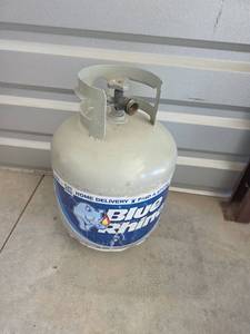 lot 848 image: Blue Rhino Propane Tank- empty