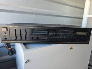 lot 862 image: Realistic STA-785 Digital AMFM Stereo Receiver