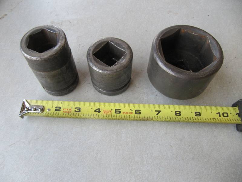 lot 146 image: LOT OF SNAP-ON 1 IN DR SOCKETS 2 14 , 1 18 , 1 14  (SHOP TOOLS)