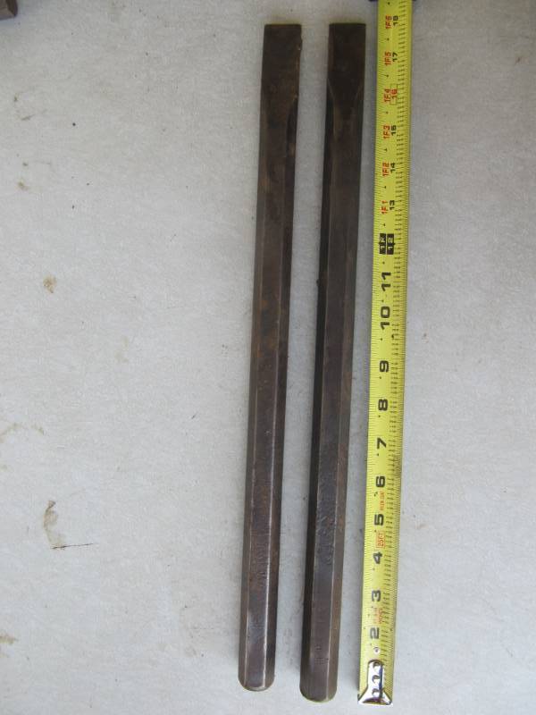 lot 149 image: NICE LOT OF  2 - ALMOST NEW 18 L  1 DIA HEAVY DUTY CHISELS (SHOP TOOLS)