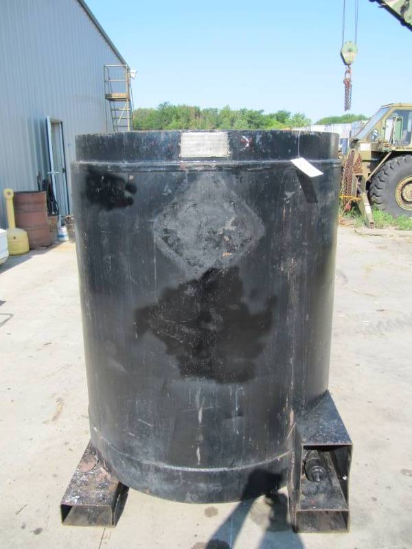 lot 137 image: SOLID STEEL 330 GALLON WASTE OIL DRUM   MFG. BY SERVICE WELDING (SHOP TOOLS)