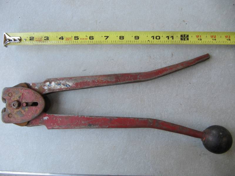 lot 165 image: 14  BANDING CRIMPER (SHOP TOOLS)