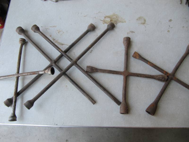 lot 169 image: LOT OF 5  4 WAY LUG WRENCHES (SHOP TOOLS)
