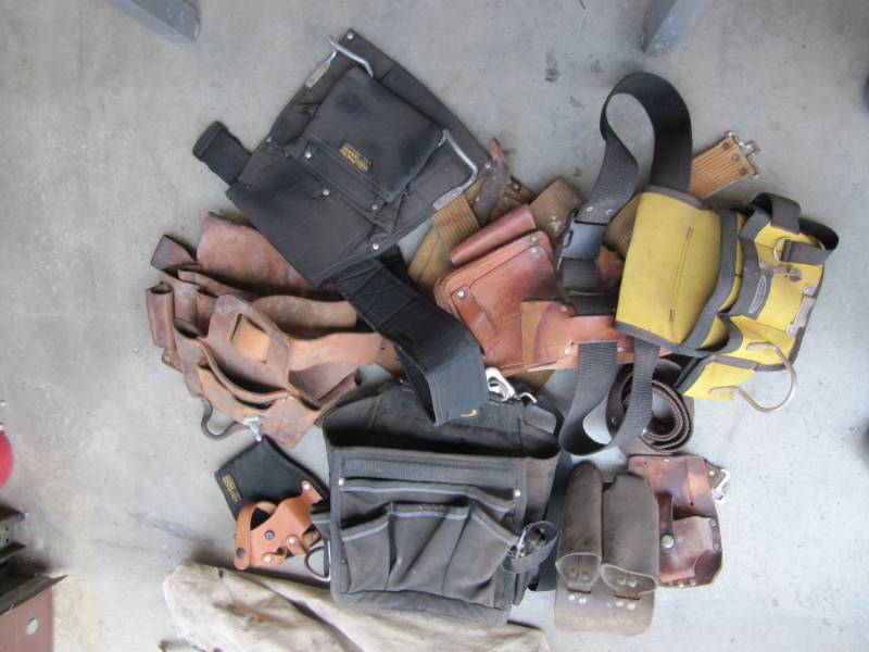 lot 170 image: LARGE LOT OF LEATHER AND POLY CONSTRUCTION TOOL BELTS