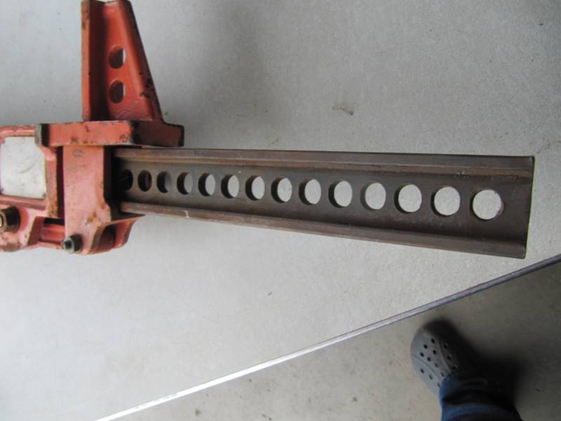 lot 182 image: 4 FOOT RAILROAD JACK (SHOP TOOLS)