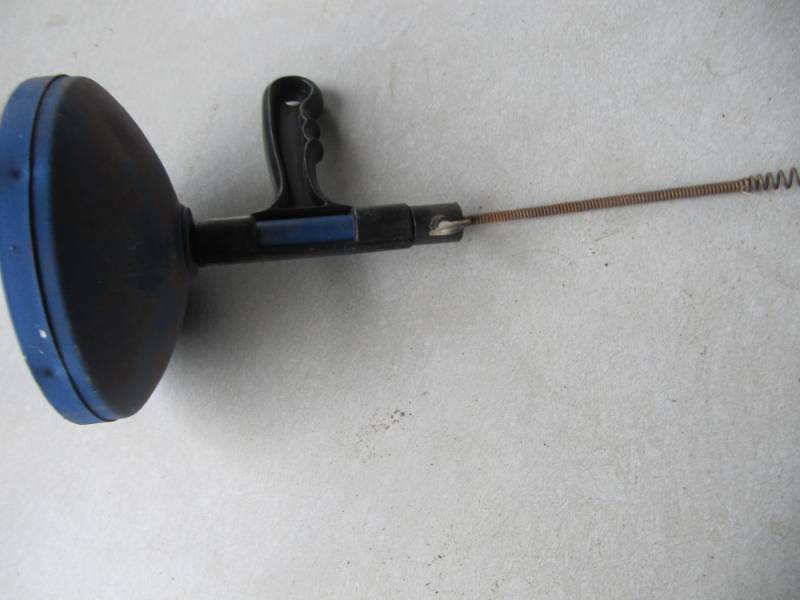 lot 183 image: MANUAL HAND HELD DRAIN OPENER