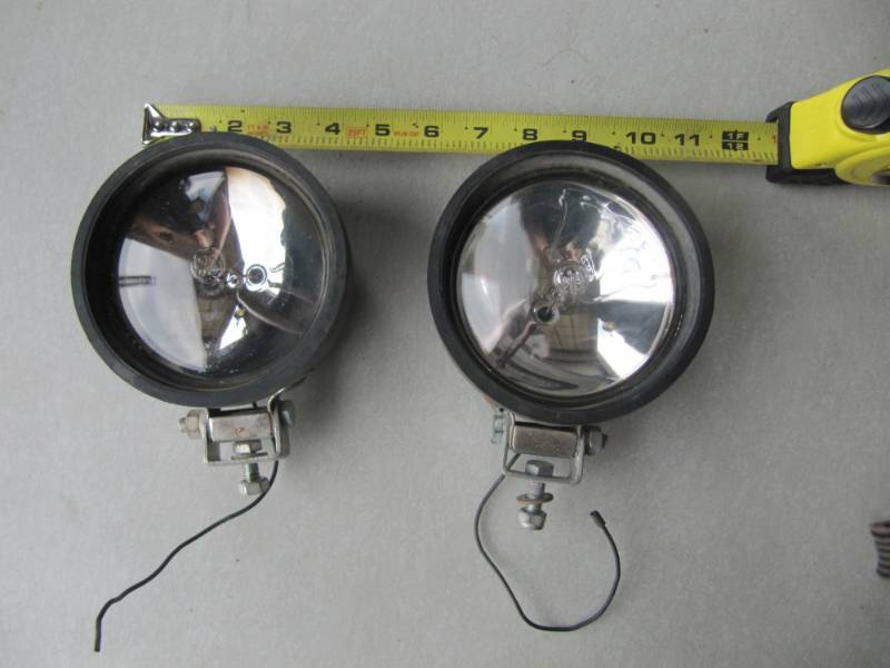 lot 185 image: LOT OF 2 GE 4  TRUCKLITES - FOG AND WORK
