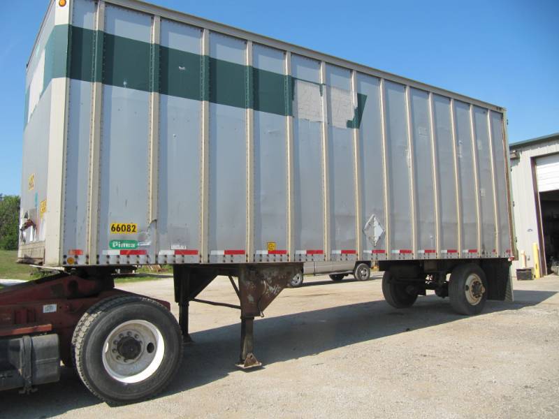 lot 117 image: 1993 Pines 27 x 102 13.6 HT Trailer Clean Title -