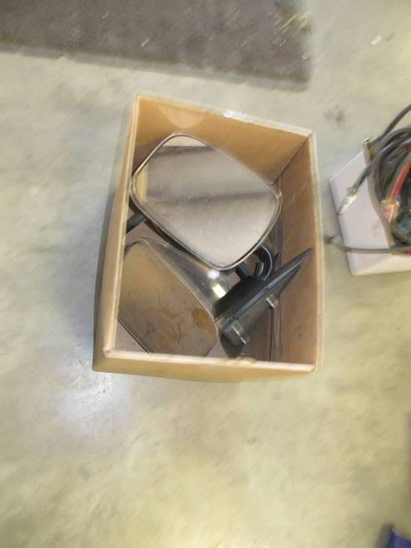 lot 190 image: CHEVROLET MIRRORS - FOR 1500 - 3500