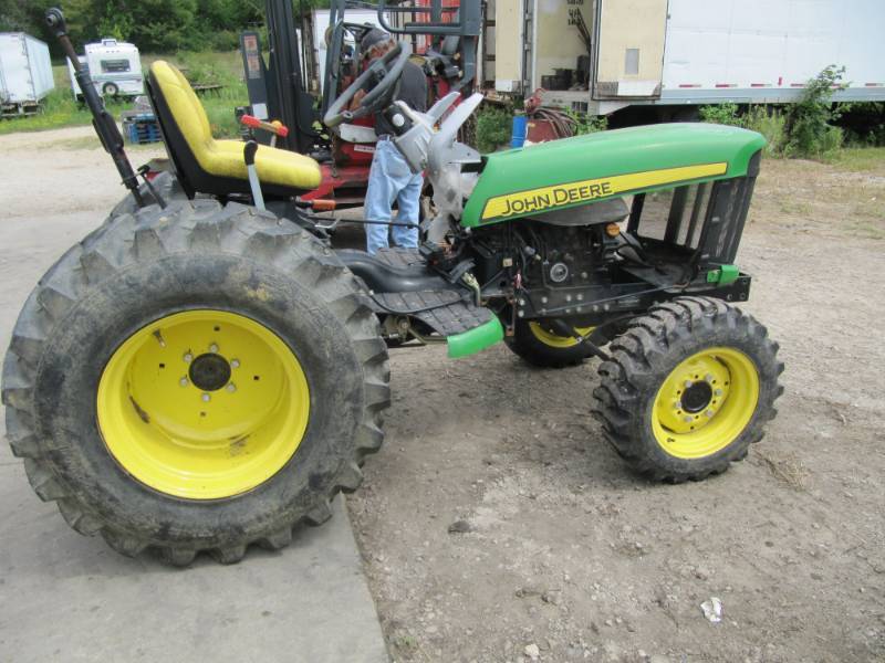 lot 128 image: 2013 - 3032 E John Deere Tractor for Rebuilt or Parts