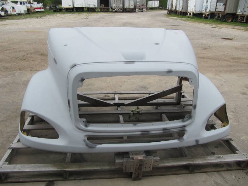 lot 129 image: 2010 - 2017 Freightliner Columbia Hood