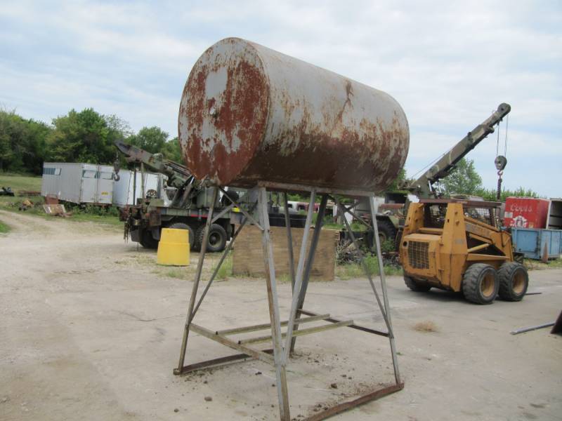 lot 201 image: APPROX 500 GALLON FUEL TANK 6 FOOT STAND