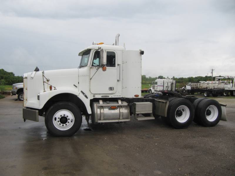 lot 120 image: 2003 Freightliner FLD -120 Day Cab, 6NZ65256 Caterpillar Engine
