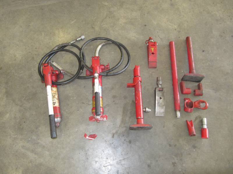 lot 131 image: LOT OF 2 Hydraulic 4 Ton Body Porta Power Style Frame Repair Kit Auto Shop Ram (SHOP TOOLS)