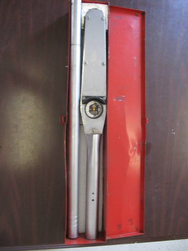 lot 207 image: PROTO PROFESSIONAL 600  LB DIAL TORQUE WRENCH  # C7614A (SHOP TOOLS)