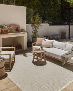 lot 6130 image: Loloi Amber Lewis Malibu Collection MAB-04 BeigeDove 2-3 x 3-9 Accent Rug