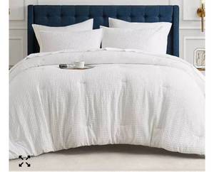 lot 6270 image: 510 Design Mina Waffle Weave Textured Midweight Comforter Set off white