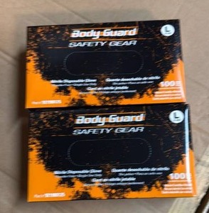 lot 5 image: Body Guard Safety Gear - Size L (2 x 100)