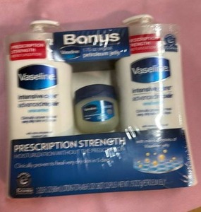 lot 9 image: Vaseline Intensive Care Advanced Repair Set