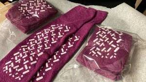lot 1090 image: Non-Slip Purple Hospital Socks