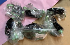 lot 35 image: KleenGuard Safety Goggles with Clear Lens and Green Frame