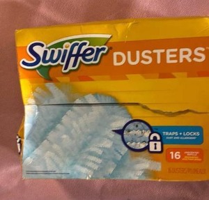 lot 1047 image: Swiffer Dusters 16-Count Refills