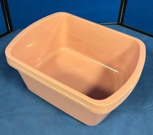 lot 1063 image: Pink Plastic wash basin. 7 Quart.Lot of 5
